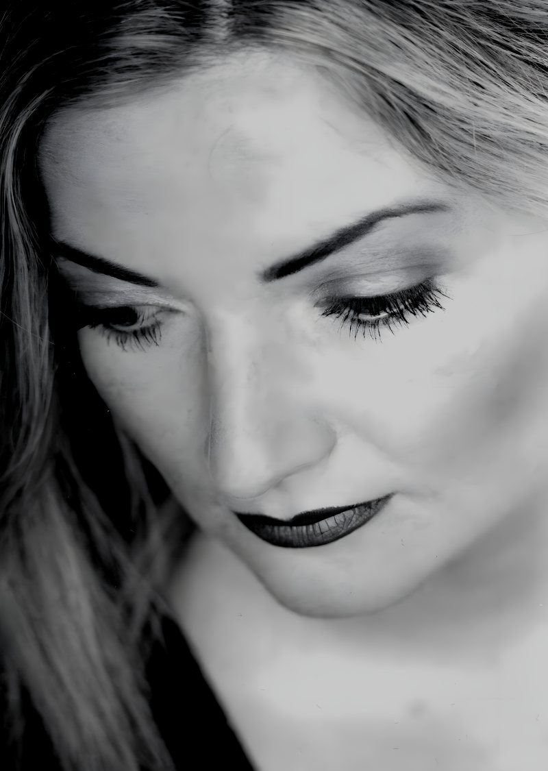 Portraet von Kati Karney in Schwarzweiss